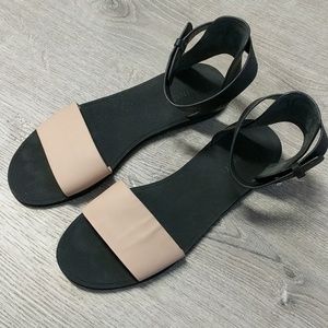 Vince 10 Sawyer Flats Sandals Black Tan Ankle Shoe